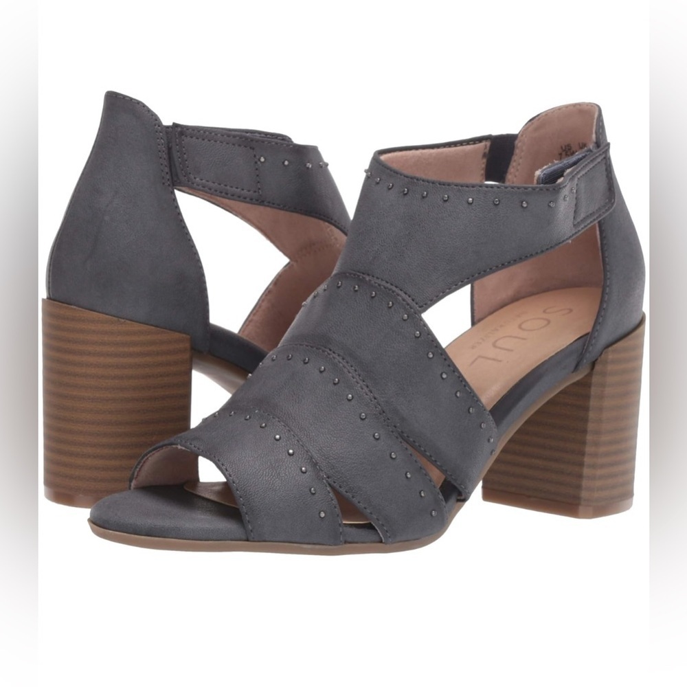 New with tags - SOUL Naturalizer Christina Sandal with velcro closure. Size 10